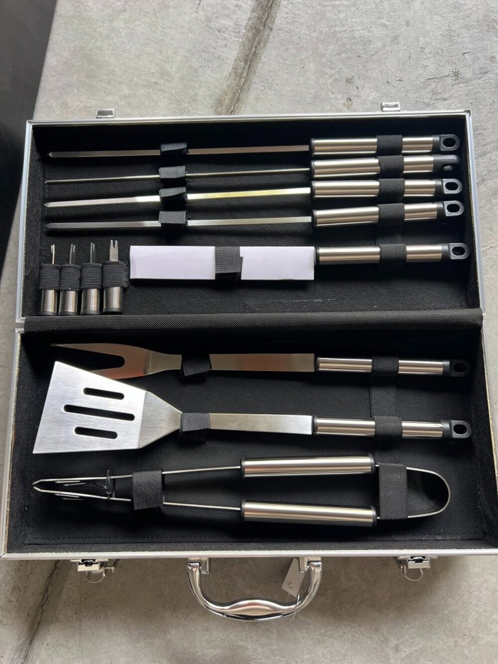 Stainless Steel Barbecue Grill Tool Set with Toshiba Aluminum Carrying Hard Case